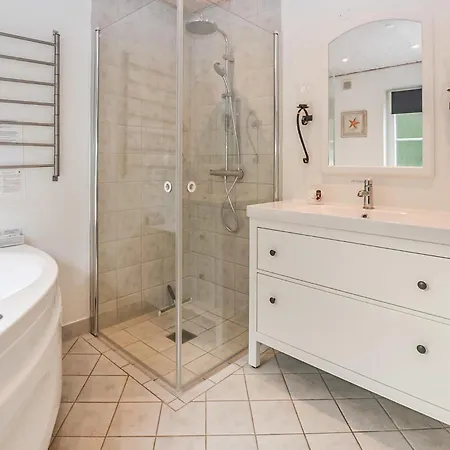 Marina Fiskenaes * 그라스텐